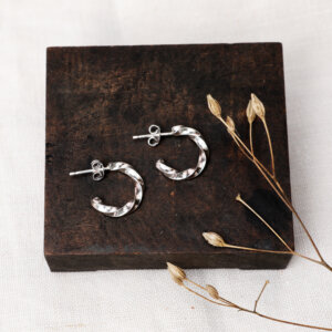 Twisted small 3/4 hoop earrings