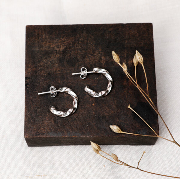 Twisted small 3/4 hoop earrings