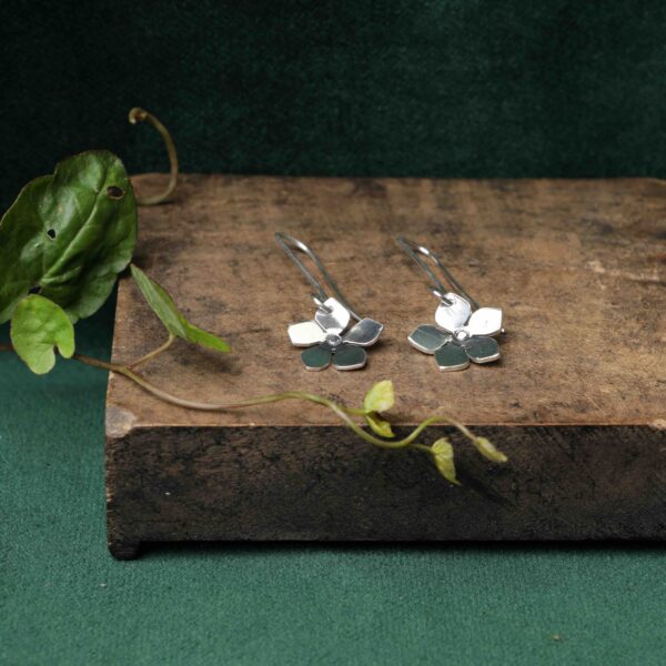 Vinca flower drop earrings